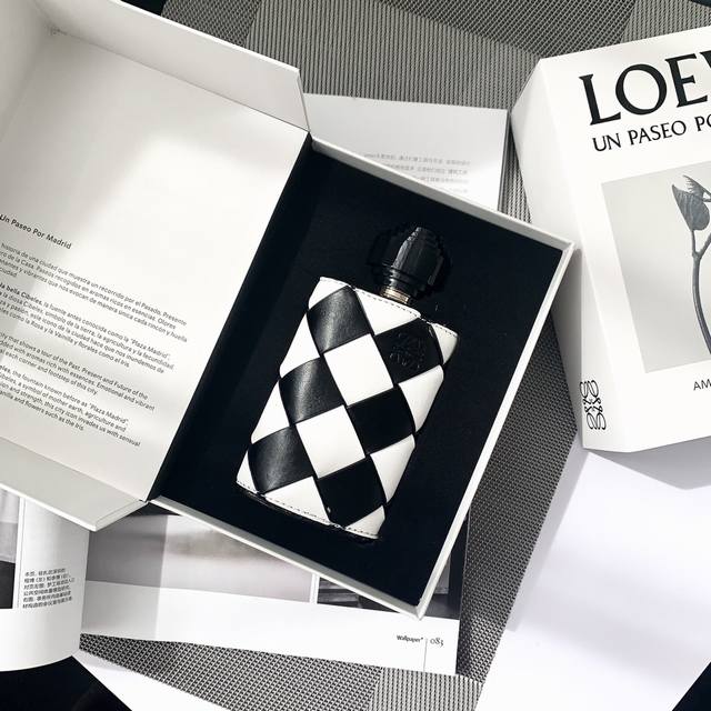 limited edition Loewe fragrance, Amanece La Bella Cibeles Ml, in leather case. N