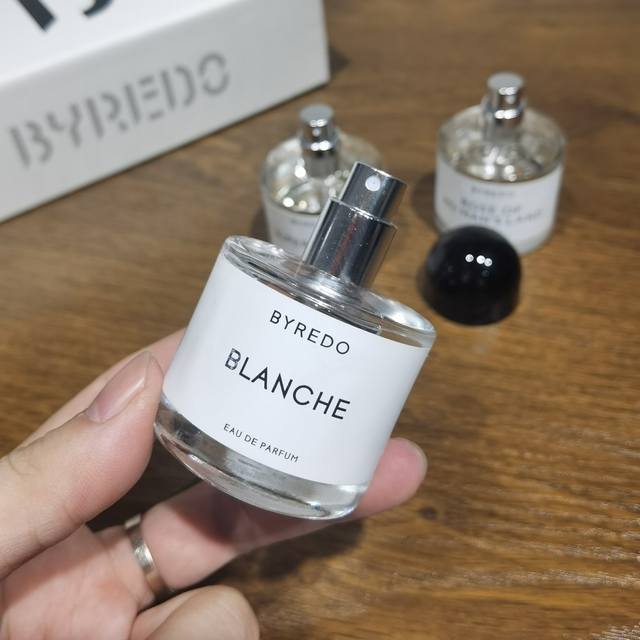 This three-piece Byredo fragrance set features: No Man's Land Rose, Super Cedar,