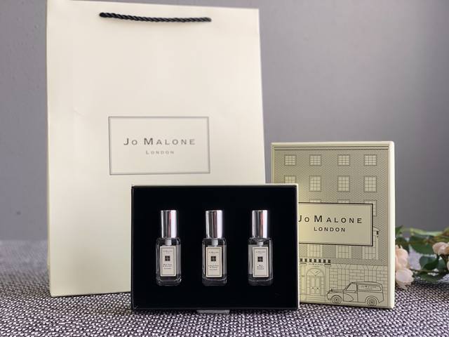 Counter quality three-pack box! Each bottle of perfume has its own independent c