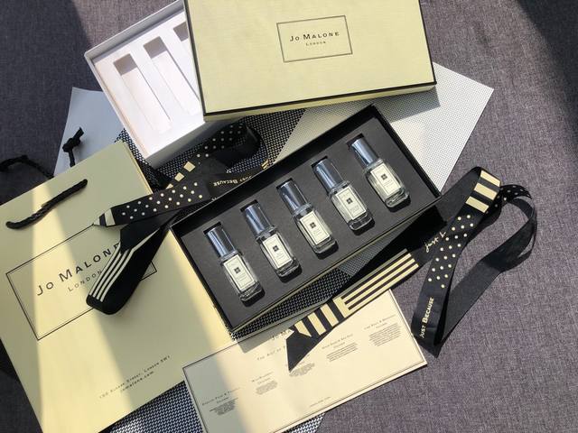 This is a five-piece, counter-quality Jomalone women's perfume set featuring Eng