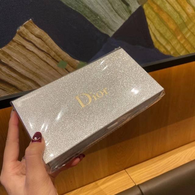 counter quality: Style 6 Dior perfume small sample silver four-piece set. The fo