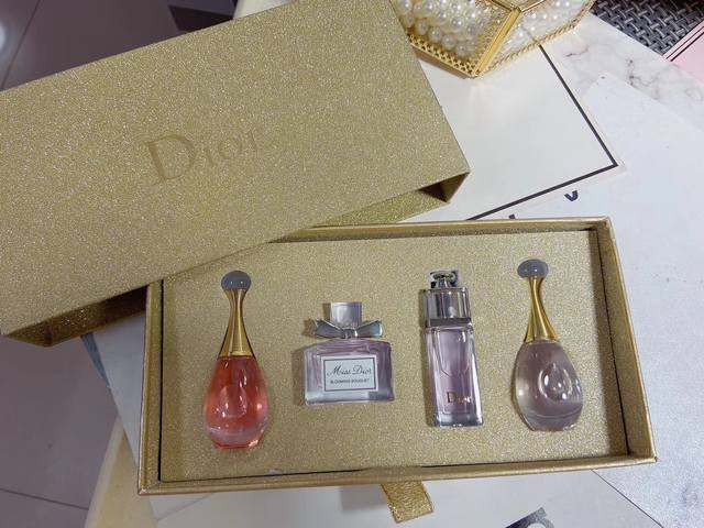 counter quality Dior four-piece gold box perfume 4-piece gold box, Q version noz