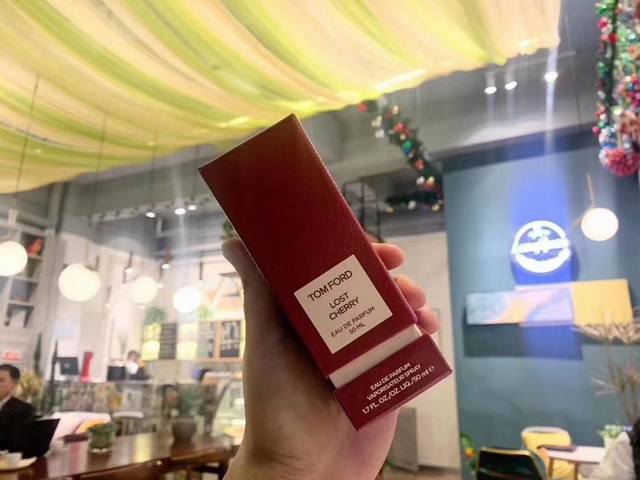 is very captivating, and the sweet and sour fruity aroma blends perfectly with a