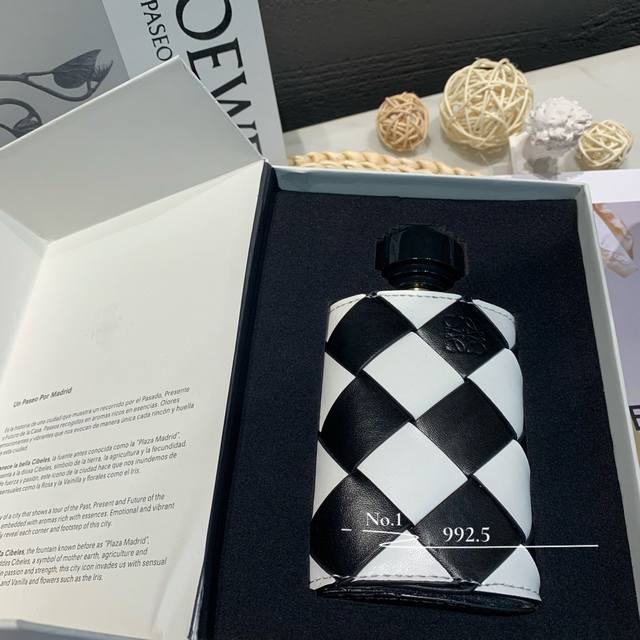 Counter quality product name: Loewe Loewe limited edition perfume leather shell