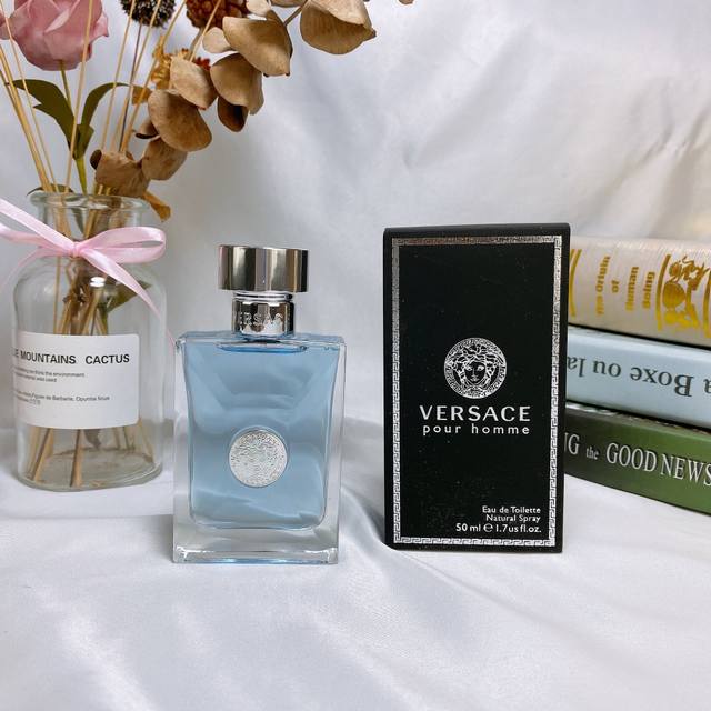 Versace Pour Homme Eau de Toilette (50ml), fragrance: fresh citrus aquatic notes