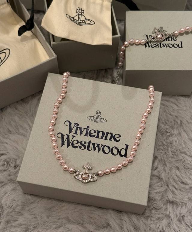 Queen Vivienne Pearl Necklace - No Need to Miss a Thing! This pure royal crown i