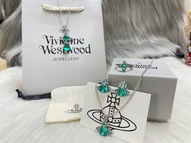 Queen Vivienne Green Diamond Necklace - No Eyes Needed! This pure royal crown is