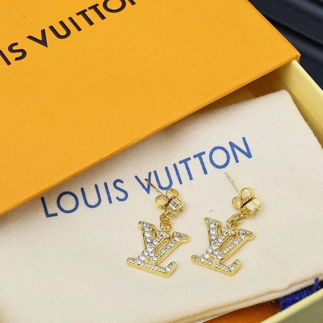 Lv new Lady Lv full diamond letter small chain square diamond earrings gold full