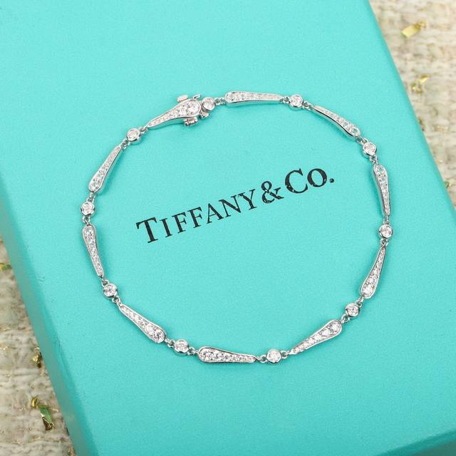 206704 We offer diamond bracelets, which can be customized with real gold and di
