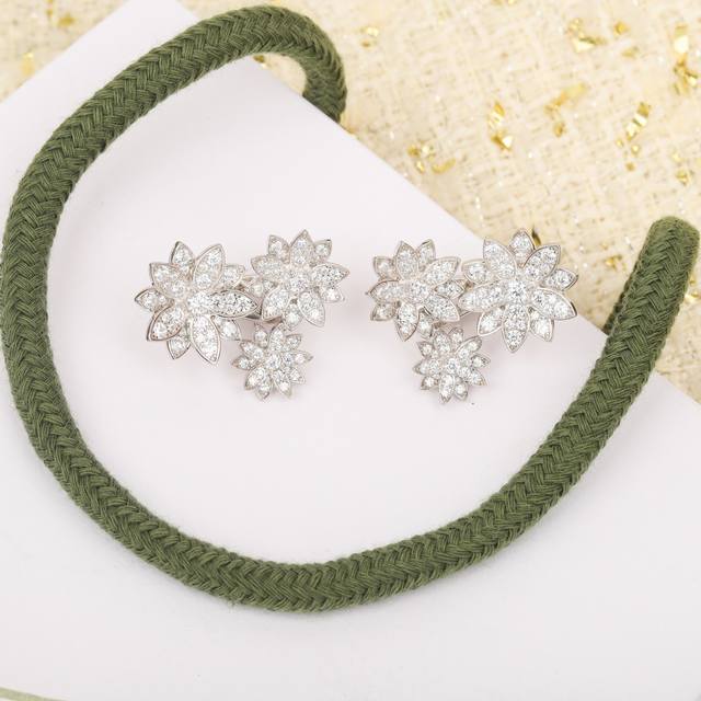 205783 earrings, Z 000+, customizable with real gold and diamonds. We only make