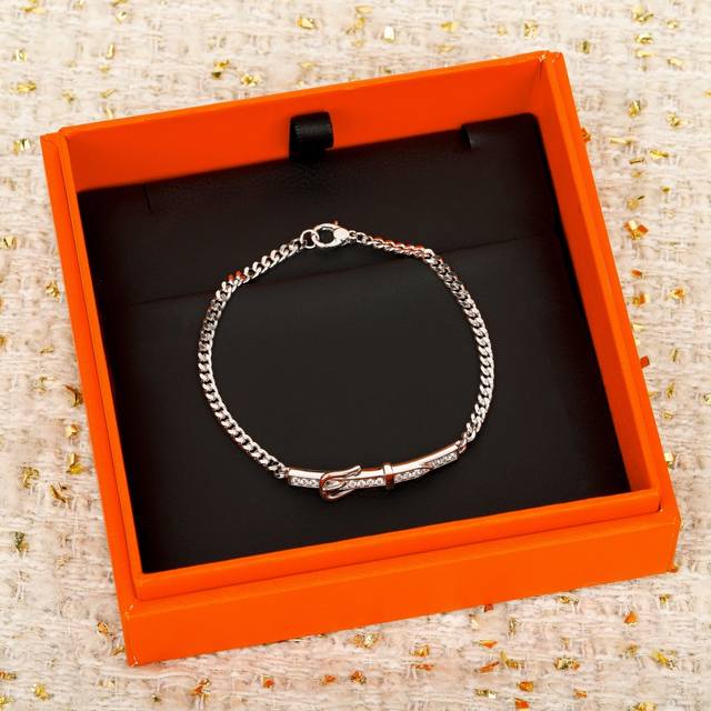 250200 Our Etriviere bracelets are available in custom 18K gold and diamond vers