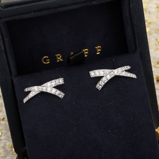 206661 We offer Kiss earrings, customizable with real gold and diamonds. We only