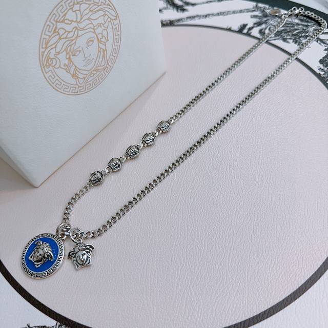 High-quality Versace necklace with the Medusa head, original product, new model