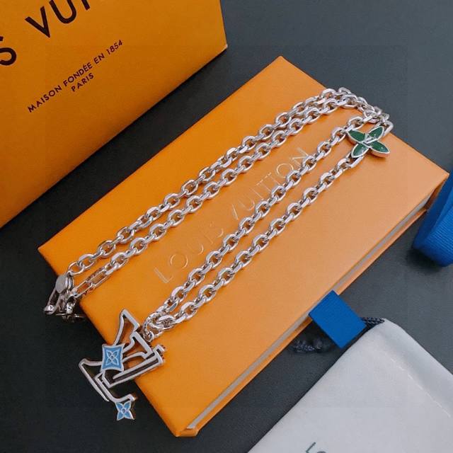Louis Vuitton Lv necklace, original goods, new counter model, retro fashion esse