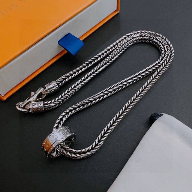 Louis Vuitton Lv necklace, chunky, original quality, new counter model, retro an