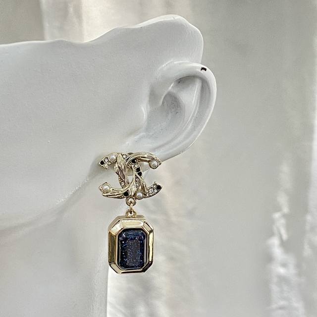 Code E2052 0257820 Chanel bestseller earrings, new arrivals, authentic Chanel 22