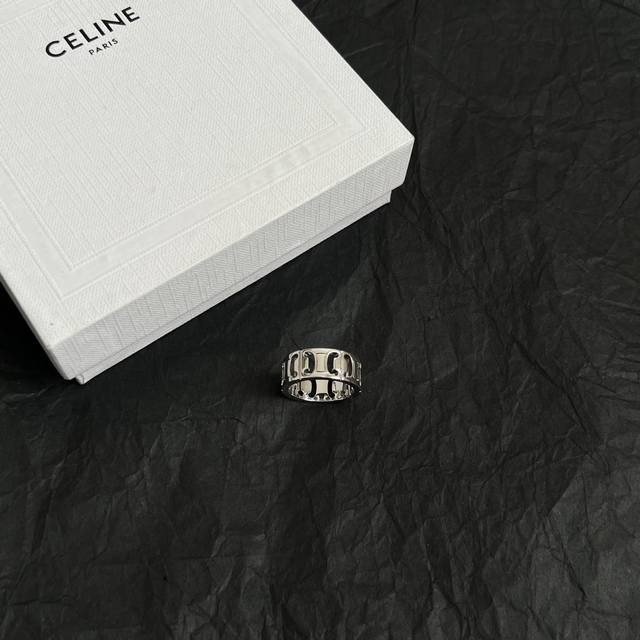 New Celine vintage Arc de Triomphe ring in brass with a carved hollow pattern! S