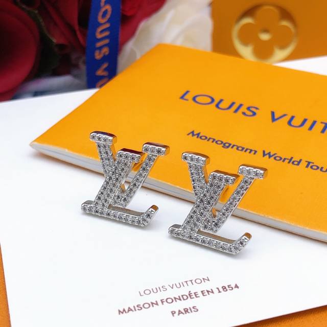 No. Led0052 Silver No. Led0038 Gold No. Led0049 Rose Gold Lv Latest Letter Earri