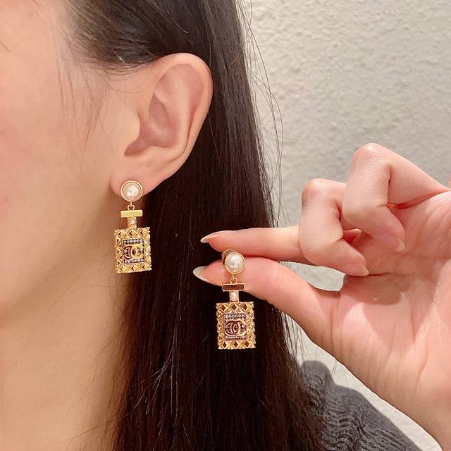Chanel vintage double C earrings. Chanel's styles really need no introduction. E
