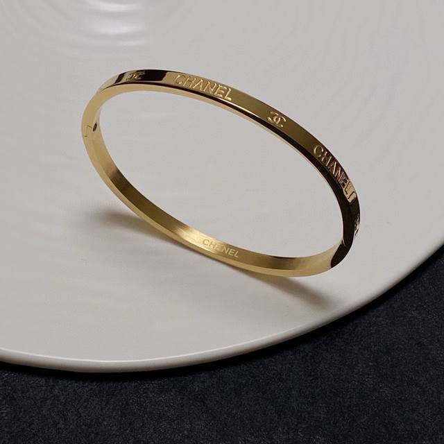 New Chanel watch strap bracelet ultra-heavy Bling Bling, the color matching is v