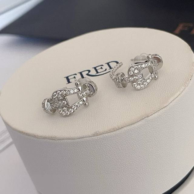 popular Fred earrings, full diamond horseshoe buckle, classic and versatile, a m