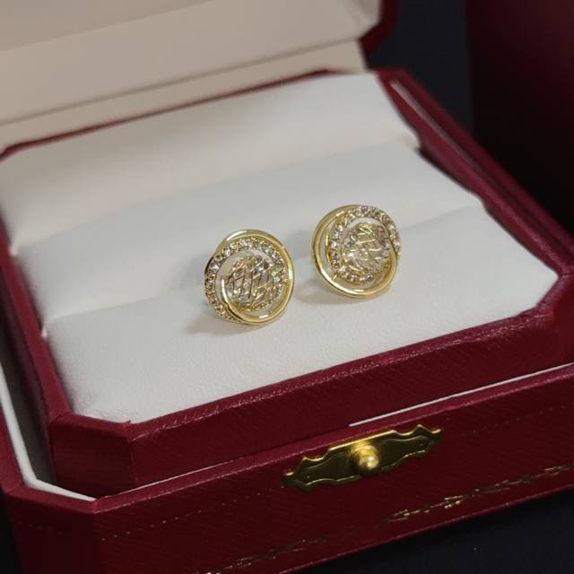 Cartier diamond stud earrings, high-end custom edition, diamond-set craftsmanshi