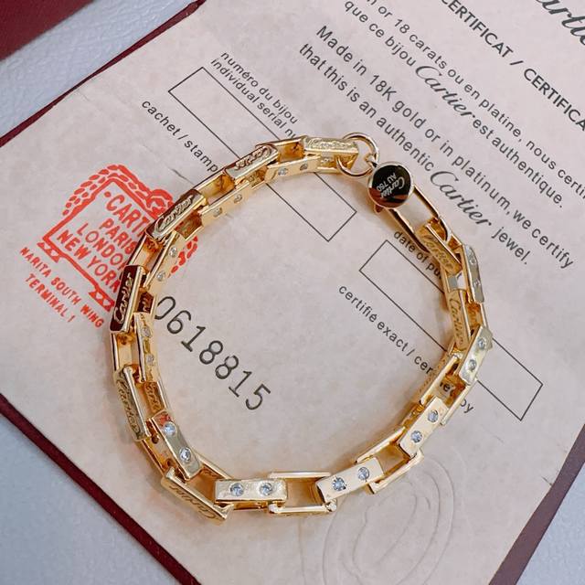 The new Cartier bracelet V gold series is perfect in appearance and details. The