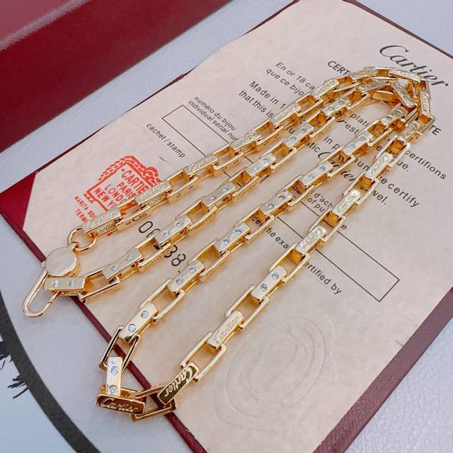 New Cartier necklace V gold material series is perfect in appearance and details