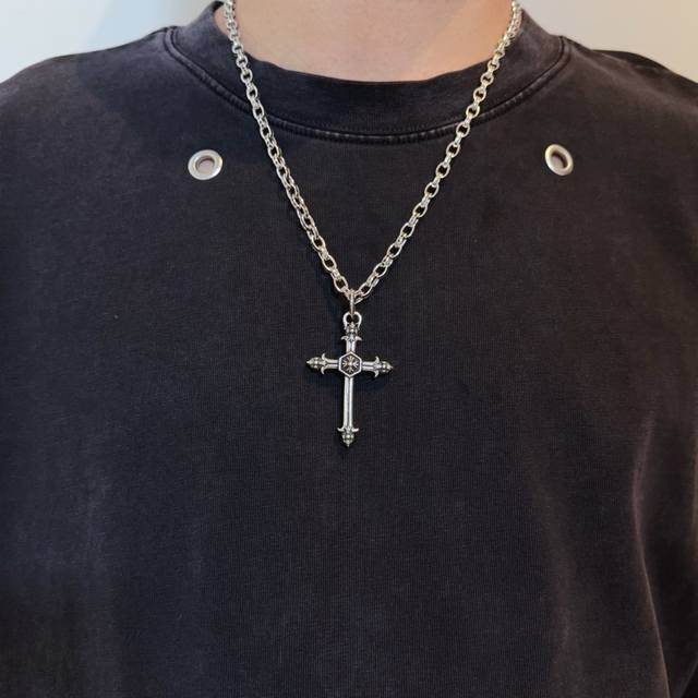 New, counter-quality Chrome Hearts classic retro letter necklace, featuring a cr