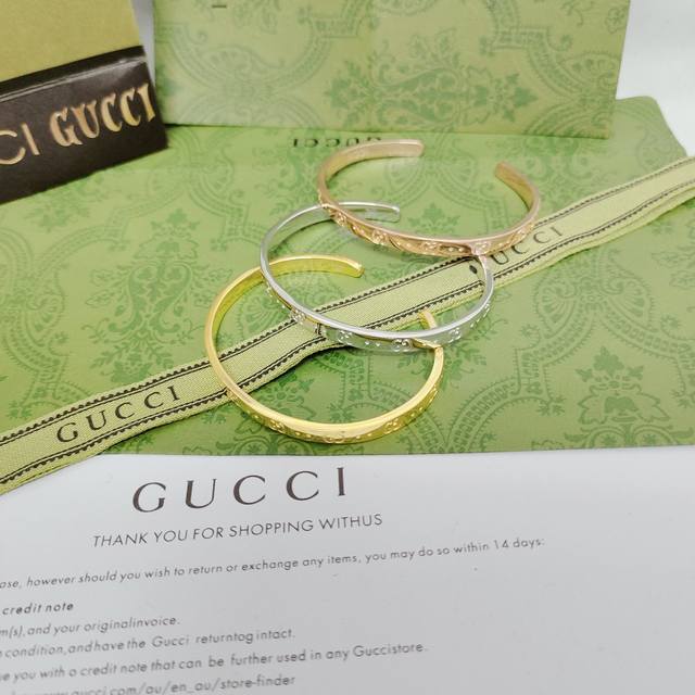 Gucci Lcon series rose gold bracelet decorated with Guccio Gucci initials logo G