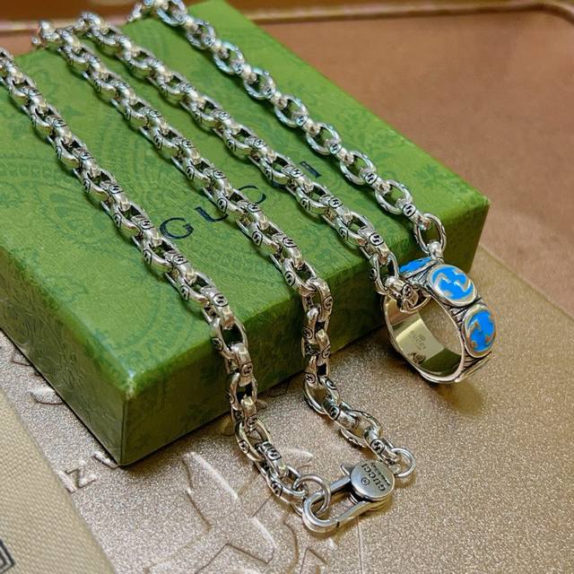 New Arrival: A stunning new Gucci necklace. This necklace features a high-end ch