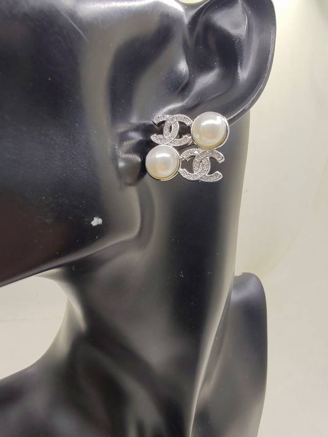 Ch*Nel latest platinum Cc earrings consistent Zp brass material