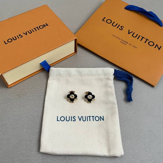 1311830130 Lv earrings Louis Vuitton Louis Vuitton counter consistent material p