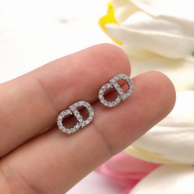 No. Ded0256 Dior original new Cd micro-diamond mini stud earrings, high-end qual