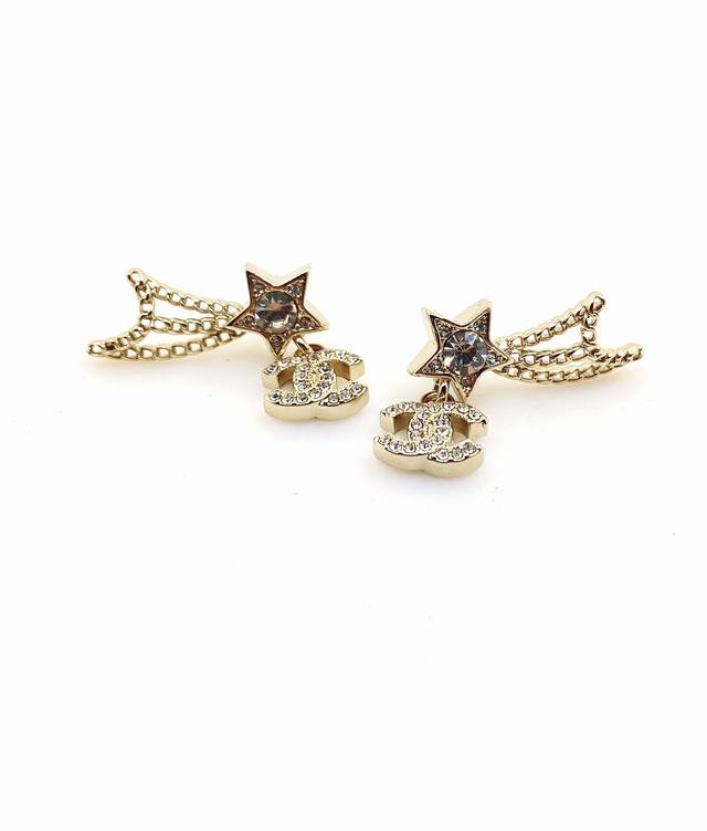 Chanel latest five-pointed star Cc earrings consistent with Z batch brass materi