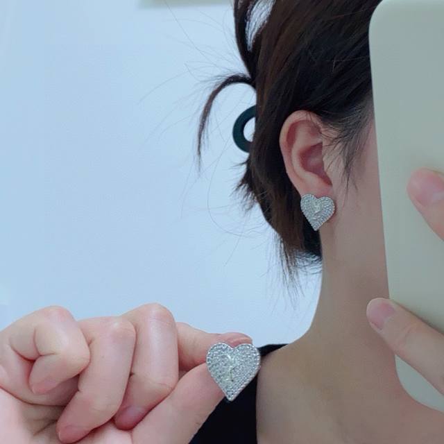 Xiaohongshu recommends the hottest new YSL Saint Laurent silver diamond heart ea