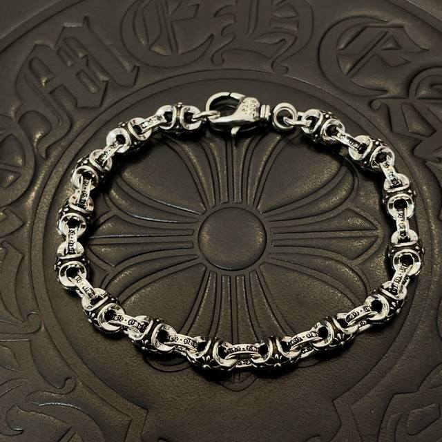 New, counter-quality Chrome Hearts classic retro multi-element cross bracelet. T