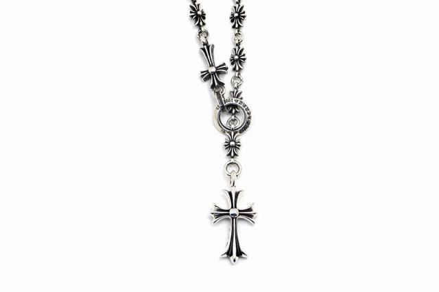 This Chrome Hearts necklace is the same style as the internet celebrity. This is