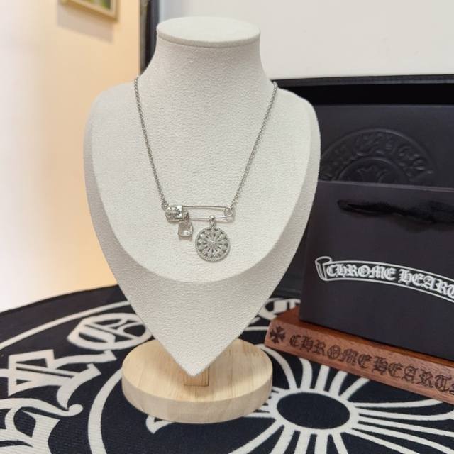 New counter quality Chrome Hearts Chrome Hearts brooch white diamond sunflower n