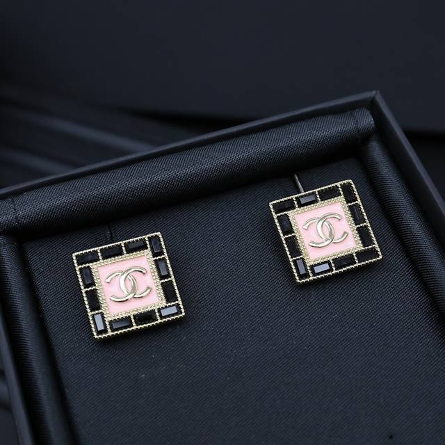 Chanel black-edged diamond square earrings. Love these black square earrings! Th