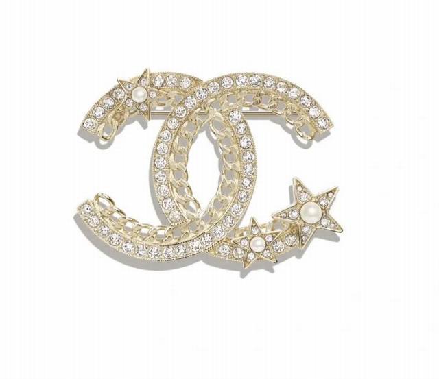 Chanel's hottest seasonal item, the double C logo star brooch, is this year's la