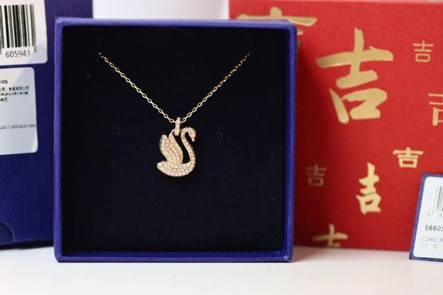 Swarovski New Rose Gold Swan Clavicle Necklace This dazzling Iconic Swan pendant