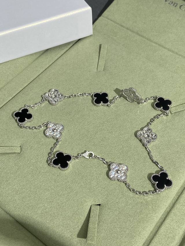 V gold material four-leaf clover, black chalcedony ten-flower necklace shipped b