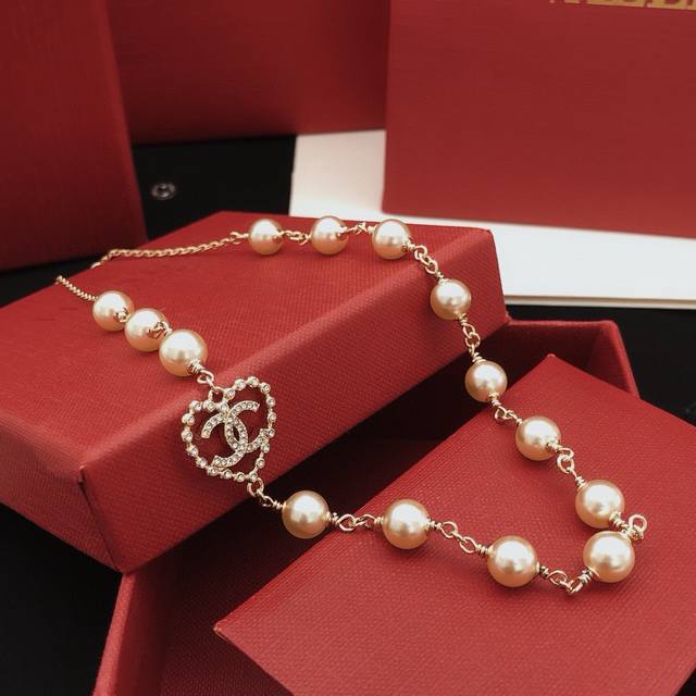 No. Xxl0316 Ch*Nel latest pearl heart necklace consistent with Z batch brass mat
