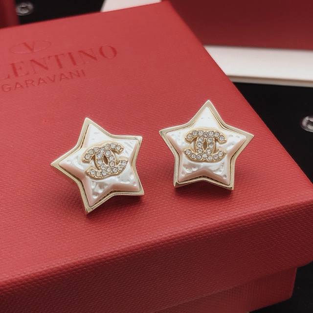 No. Xed0596 Ch*Nel latest star earrings consistent with the Z batch of brass mat