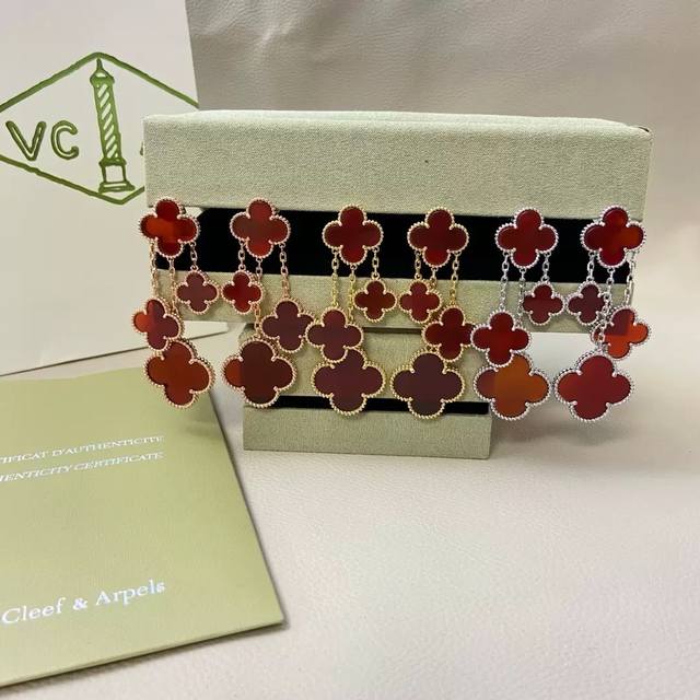 V gold material Vca red chalcedony four flower earrings