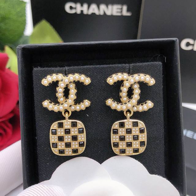 No. Xed0587 New autumn and winter chess black earrings, retro black diamonds