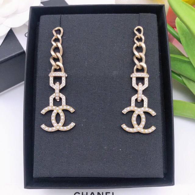 No. Xed0582 Vintage gold, chain tassel earrings C textured metal chain Cc earrin
