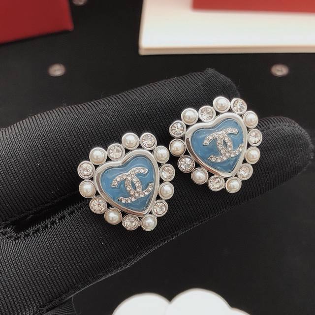 No. Xed0580 Ch*Nel latest blue heart earrings consistent with the Z batch of bra