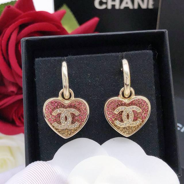 No. Xed0567 Ch*Nel latest Chanel goose heart earrings inlaid with diamond gradie